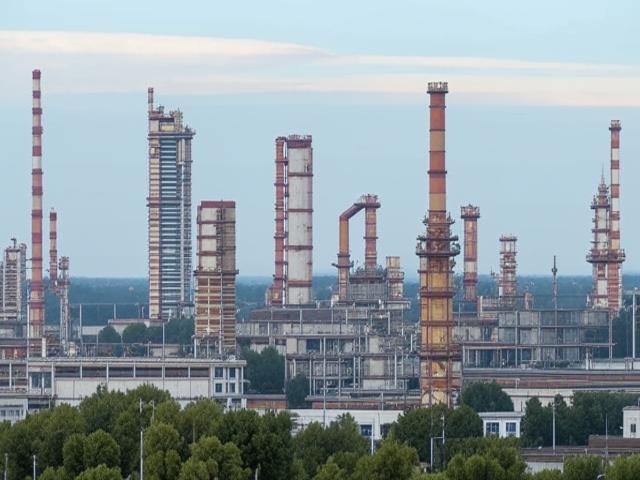 Омский НПЗ: переработка нефти бьет рекорды, рост на 4% за 9 месяцев!