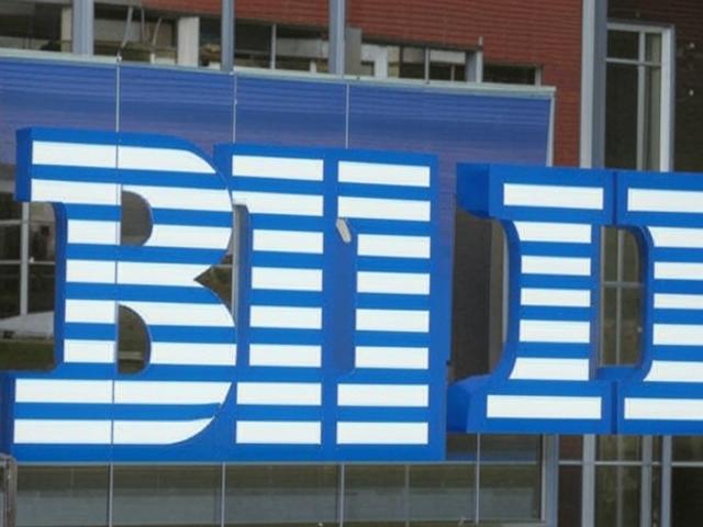 IBM потерпела чистый убыток в третьем квартале из-за единовременных списаний