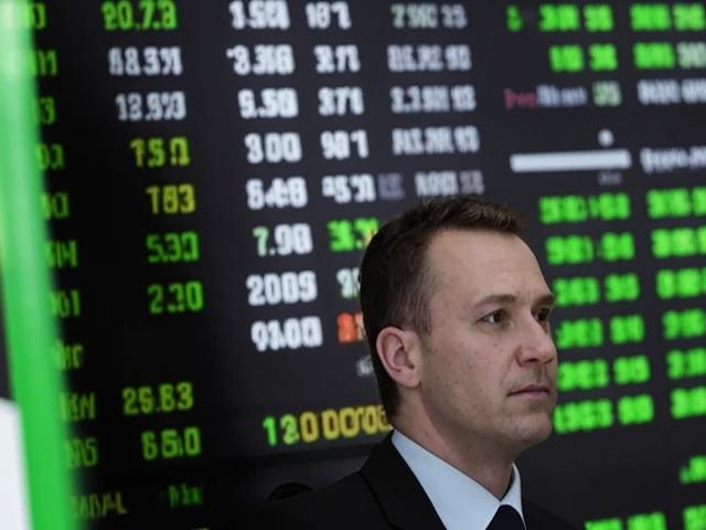 Российский рынок акций начал торги с роста