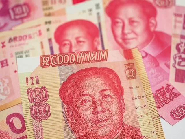 Риски новых санкций привели к удешевлению рубля по отношению к китайской валюте